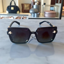 Load image into Gallery viewer, Queen Bee
