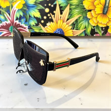 Load image into Gallery viewer, Queen Bee
