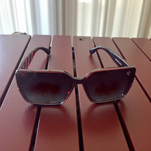 Load image into Gallery viewer, Ms. Playful
