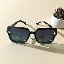 Load image into Gallery viewer, Queen Bee
