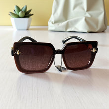 Load image into Gallery viewer, Queen Bee
