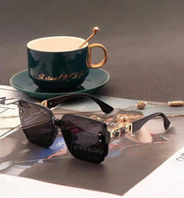 Load image into Gallery viewer, Black Chain Rimless Sunglasses
